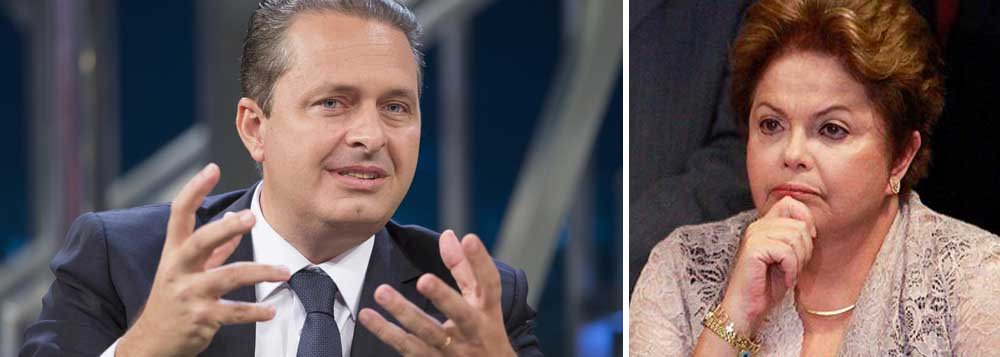 Governador de Pernambuco e presidenciável pelo PSB afirmou que os recentes petardos disparados por ele contra a presidente Dilma Rousseff (PT) não foram “ataques” diretos à petista, mas uma forma de discutir o Brasil; nos últimos dias, Eduardo Campos afirmou que a presidente estaria de “aviso prévio”, e que o Brasil “não aguenta mais quatro anos” com Dilma no poder; “É normal o PIB cair, a inflação voltar a subir? Temos que discutir o Brasil. Isto não é ataque”, respondeu (Foto: Paulo Emílio) Governador de Pernambuco e presidenciável pelo PSB afirmou que os recentes petardos disparados por ele contra a presidente Dilma Rousseff (PT) não foram “ataques” diretos à petista, mas uma forma de discutir o Brasil; nos últimos dias, Eduardo Campos afirmou que a presidente estaria de “aviso prévio”, e que o Brasil “não aguenta mais quatro anos” com Dilma no poder; “É normal o PIB cair, a inflação voltar a subir? Temos que discutir o Brasil. Isto não é ataque”, respondeu