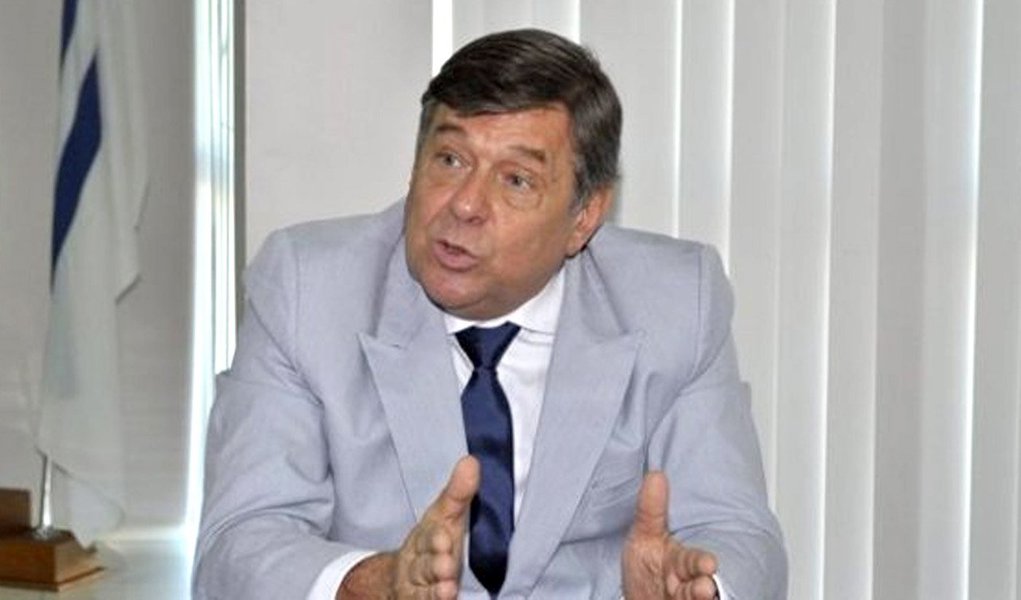 O ex-secretário da Saúde de Palmas na gestão de Carlos Amastha (PP) criticou a nota da direção estadual do PP, divulgada nesta sexta-feira, que sugere a saída de Amastha do partido, pelo fato do prefeito ter criticado a decisão do PP apoiar a reeleição do governador Sandoval Cardoso (SD); "É lamentável que o líder que conduziu o PP ao comando da maior cidade do Estado, numa memorável campanha política em que os eleitores viraram a página do passado e votaram pela mudança, não tenha o devido reconhecimento por parte de seus próprios correligionários", diz Nicolau Esteves (Foto: Aquiles Lins) O ex-secretário da Saúde de Palmas na gestão de Carlos Amastha (PP) criticou a nota da direção estadual do PP, divulgada nesta sexta-feira, que sugere a saída de Amastha do partido, pelo fato do prefeito ter criticado a decisão do PP apoiar a reeleição do governador Sandoval Cardoso (SD); "É lamentável que o líder que conduziu o PP ao comando da maior cidade do Estado, numa memorável campanha política em que os eleitores viraram a página do passado e votaram pela mudança, não tenha o devido reconhecimento por parte de seus próprios correligionários", diz Nicolau Esteves