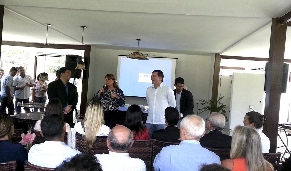 Cleide é presidente da Câmara de Dirigentes Lojistas (CDL) de Palmas substitui Borges da Silveira, que pediu para sair para tratar de problema de saúde; a solenidade contou com a presença de empresários de diversas áreas, secretários municipais e vereadores da Capital; a escolha de Cleide Brandão foi feita antes do carnaval, após sondagens com alguns empresários, entre eles o presidente da Associação Comercial e Industrial de Palmas (Acipa), Fabiano do Vale (Foto: Aquiles Lins) Cleide é presidente da Câmara de Dirigentes Lojistas (CDL) de Palmas substitui Borges da Silveira, que pediu para sair para tratar de problema de saúde; a solenidade contou com a presença de empresários de diversas áreas, secretários municipais e vereadores da Capital; a escolha de Cleide Brandão foi feita antes do carnaval, após sondagens com alguns empresários, entre eles o presidente da Associação Comercial e Industrial de Palmas (Acipa), Fabiano do Vale