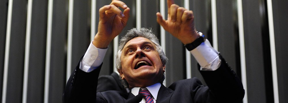 Líder do DEM na Câmara dos Deputados desiste da postulação presidencial e deve lançar chapa puro-sangue em Goiás; o democrata não descarta, porém, formar chapa com o tucano Marconi Perillo; “Não fecho portas”, diz; à Presidência, Caiado seguirá orientação do DEM e cerrar fileiras com Aécio Neves: “Depois que a Marina foi para o PSB, não dá mais para apoiar o Eduardo Campos” (Foto: Realle Palazzo-Martini) Líder do DEM na Câmara dos Deputados desiste da postulação presidencial e deve lançar chapa puro-sangue em Goiás; o democrata não descarta, porém, formar chapa com o tucano Marconi Perillo; “Não fecho portas”, diz; à Presidência, Caiado seguirá orientação do DEM e cerrar fileiras com Aécio Neves: “Depois que a Marina foi para o PSB, não dá mais para apoiar o Eduardo Campos”