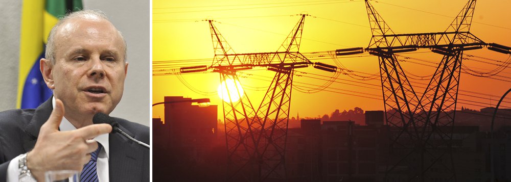 Ministro da Fazenda, Guido Mantega, anunciou série de medidas em prol do setor elétrico nesta quinta-feira; a principal é o aporte de R$ 4 bilhões na Conta de Desenvolvimento Energético (CDE), além dos R$ 9 bilhões já aportados; custo será compensado com aumento de impostos; medidas são uma forma de o governo dividir ônus do setor entre consumidores; governo afirmou, porém, que não haverá aumento de tarifa em 2014 (Foto: Gisele Federicce) Ministro da Fazenda, Guido Mantega, anunciou série de medidas em prol do setor elétrico nesta quinta-feira; a principal é o aporte de R$ 4 bilhões na Conta de Desenvolvimento Energético (CDE), além dos R$ 9 bilhões já aportados; custo será compensado com aumento de impostos; medidas são uma forma de o governo dividir ônus do setor entre consumidores; governo afirmou, porém, que não haverá aumento de tarifa em 2014
