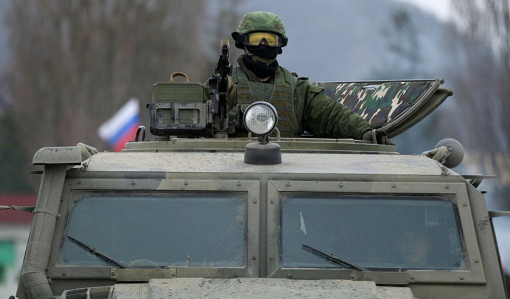 Topol RS-12M tem alcance de cerca de 10 mil quilômetros e massa de decolagem de 45,1 toneladas. Pode ser equipado com uma ogiva nuclear de 550 quilotons; a última vez que a Rússia testou um míssil desse tipo foi em 28 de dezembro passado; país de Vladimir Putin ameaça a Ucrânia de intervenção militar após a destituição do presidente (Foto: Roberta Namour) Topol RS-12M tem alcance de cerca de 10 mil quilômetros e massa de decolagem de 45,1 toneladas. Pode ser equipado com uma ogiva nuclear de 550 quilotons; a última vez que a Rússia testou um míssil desse tipo foi em 28 de dezembro passado; país de Vladimir Putin ameaça a Ucrânia de intervenção militar após a destituição do presidente
