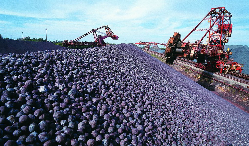 O governo da Guiné aprovou o relatório elaborado pela comissão responsável por investigar os acordos de mineração no país A comissão recomendou que a Vale e a BSG Resources Ltda. percam as suas licenças de exploração para o projeto de minério de ferro de Simandou, uma área de 600 quilômetros quadrados no país africano; um decreto presidencial revogando as licenças das duas companhias deverá ser aponta que a BSG Resources teria utilizado a corrupção como meio para obter o licenciamento (Foto: Paulo Emílio) O governo da Guiné aprovou o relatório elaborado pela comissão responsável por investigar os acordos de mineração no país A comissão recomendou que a Vale e a BSG Resources Ltda. percam as suas licenças de exploração para o projeto de minério de ferro de Simandou, uma área de 600 quilômetros quadrados no país africano; um decreto presidencial revogando as licenças das duas companhias deverá ser aponta que a BSG Resources teria utilizado a corrupção como meio para obter o licenciamento