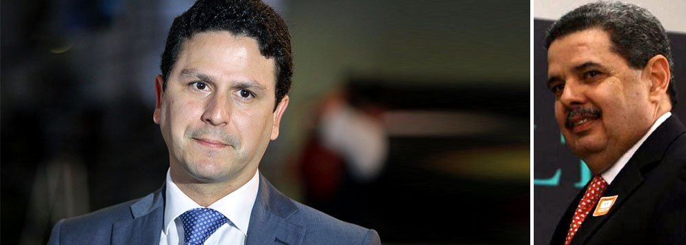 O PSDB pernambucano pode ter candidato a governador: o deputado federal Bruno Araújo; é o que aponta o colunista Cláudio Humberto; de acordo com o texto, só falta o presidenciável pela sigla tucana, senador Aécio Neves, que dirige a legenda nacionalmente, bater o martelo; apesar de uma candidatura tucana aumentar as chances de levar a disputa para o segundo turno, a pré-definição das alianças pode ser um "pesadelo" para o PSDB; isto porque mesmo com alianças ainda pré-definidas, o senador Armando Monteiro (PTB) tem o PT em sua chapa e o PSB do pré-candidato Paulo Câmara tem partidos como PMDB e DEM
(Foto: Leonardo Lucena) O PSDB pernambucano pode ter candidato a governador: o deputado federal Bruno Araújo; é o que aponta o colunista Cláudio Humberto; de acordo com o texto, só falta o presidenciável pela sigla tucana, senador Aécio Neves, que dirige a legenda nacionalmente, bater o martelo; apesar de uma candidatura tucana aumentar as chances de levar a disputa para o segundo turno, a pré-definição das alianças pode ser um "pesadelo" para o PSDB; isto porque mesmo com alianças ainda pré-definidas, o senador Armando Monteiro (PTB) tem o PT em sua chapa e o PSB do pré-candidato Paulo Câmara tem partidos como PMDB e DEM