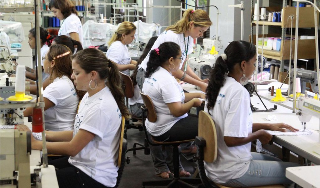 É o que indica, pela primeira vez, um estudo da OIT (Organização Internacional do Trabalho) abrangendo países da América Latina e do Caribe, referente a 2013; apesar da melhora, números apontam que o desemprego de mulheres ainda é 35% maior do que o dos homens (Foto: Gisele Federicce) É o que indica, pela primeira vez, um estudo da OIT (Organização Internacional do Trabalho) abrangendo países da América Latina e do Caribe, referente a 2013; apesar da melhora, números apontam que o desemprego de mulheres ainda é 35% maior do que o dos homens
