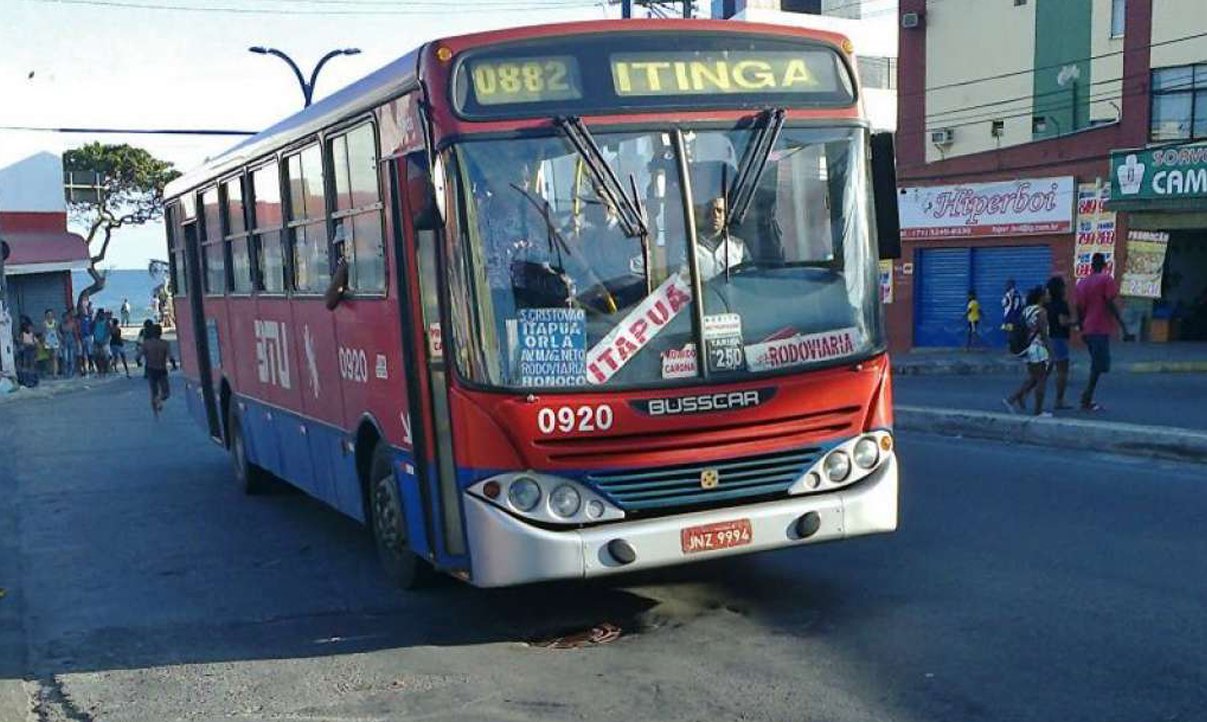 A Superintendência de Trânsito e Transporte do Salvador (Transalvador) informa que 80% dos ônibus estão circulando em toda a cidade nesta quinta-feira (17), mesmo com a greve da Polícia Militar; o Sindicato dos Rodoviários viabilizou a saída dos veículos das garagens às 6h com retorno previsto para 18h; a prefeitura solicitou a Força Nacional nas estações Lapa, Pirajá e Mussurunga para garantir a segurança nos terminais, onde costuma transitar diariamente grande volume de passageiros (Foto: Romulo Faro) A Superintendência de Trânsito e Transporte do Salvador (Transalvador) informa que 80% dos ônibus estão circulando em toda a cidade nesta quinta-feira (17), mesmo com a greve da Polícia Militar; o Sindicato dos Rodoviários viabilizou a saída dos veículos das garagens às 6h com retorno previsto para 18h; a prefeitura solicitou a Força Nacional nas estações Lapa, Pirajá e Mussurunga para garantir a segurança nos terminais, onde costuma transitar diariamente grande volume de passageiros