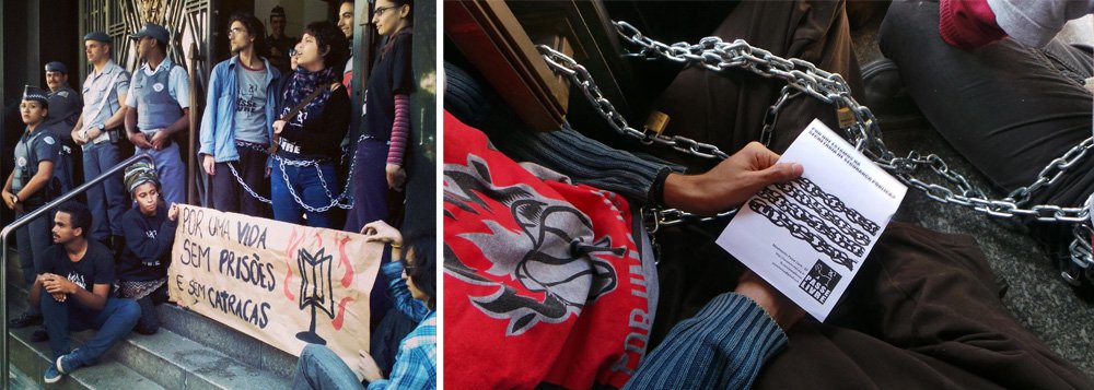 Movimento Passe Livre fez ato que durou tês horas em frente à Secretaria de Segurança Pública de São Paulo contra o inquérito que investiga a atuação de manifestantes em protestos de rua; alguns ficaram acorrentados na entrada do prédio; eles consideram o inquérito ilegal e com o objetivo desarticular a ação do movimento; eles alegam que até pais e mães de militantes são chamados a depor (Foto: Gisele Federicce) Movimento Passe Livre fez ato que durou tês horas em frente à Secretaria de Segurança Pública de São Paulo contra o inquérito que investiga a atuação de manifestantes em protestos de rua; alguns ficaram acorrentados na entrada do prédio; eles consideram o inquérito ilegal e com o objetivo desarticular a ação do movimento; eles alegam que até pais e mães de militantes são chamados a depor
