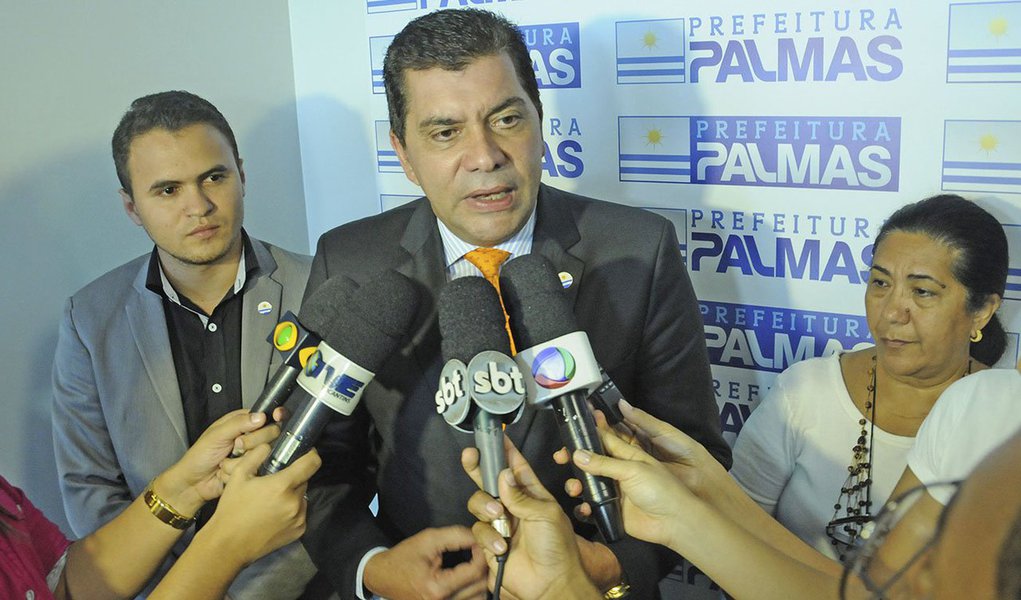Carlos Amastha anunciou que no próximo dia 29, a Prefeitura de Palmas fará em Brasília um evento para todos os embaixadores de países com povo indígenas, para apresentar o projeto da Capital do Tocantins para os jogos indígenas. "Queremos que todos os embaixadores, e também todos os organismos internacionais entendam o que vai acontecer em Palmas em 2015", disse Amastha; a confirmação de Palmas como sede dos Jogos Mundiais Indígenas foi feita nessa terça-feira, 14, pelo ministro do Esporte, Aldo Rebelo (Foto: Aquiles Lins) Carlos Amastha anunciou que no próximo dia 29, a Prefeitura de Palmas fará em Brasília um evento para todos os embaixadores de países com povo indígenas, para apresentar o projeto da Capital do Tocantins para os jogos indígenas. "Queremos que todos os embaixadores, e também todos os organismos internacionais entendam o que vai acontecer em Palmas em 2015", disse Amastha; a confirmação de Palmas como sede dos Jogos Mundiais Indígenas foi feita nessa terça-feira, 14, pelo ministro do Esporte, Aldo Rebelo
