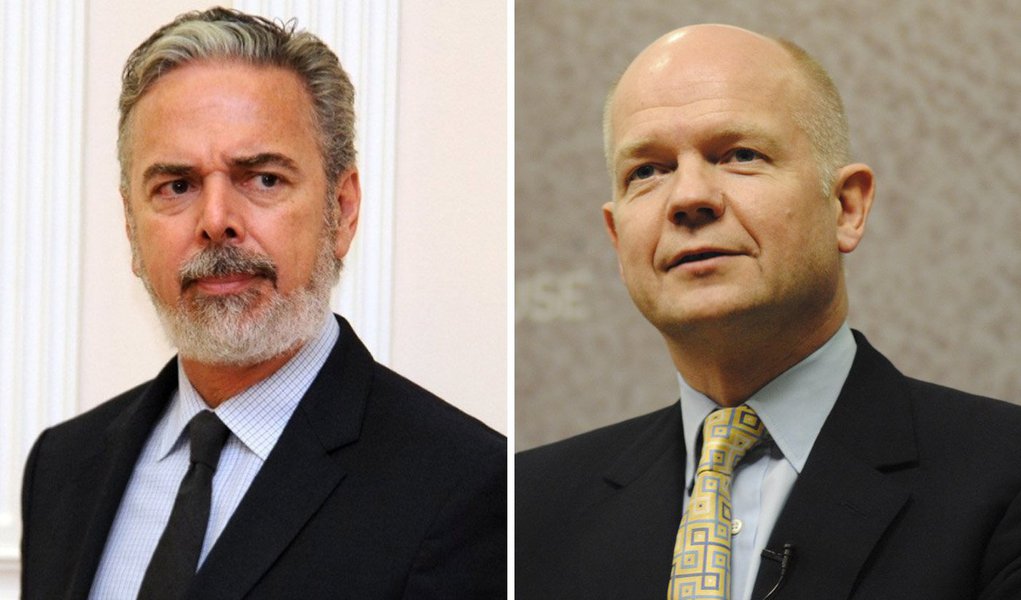 Foi o que informou em nota a embaixada britânica, ao falar de uma conversa ocorrida por telefone entre os ministros das Relações Exteriores do Brasil e do Reino Unido, Antonio Patriota e William Hague, a respeito da detenção e interrogatório a David Miranda num aeroporto de Londres por nove horas; a instituição ressaltou também a "forte relação bilateral" entre o Brasil e o Reino Unido (Foto: Gisele Federicce) Foi o que informou em nota a embaixada britânica, ao falar de uma conversa ocorrida por telefone entre os ministros das Relações Exteriores do Brasil e do Reino Unido, Antonio Patriota e William Hague, a respeito da detenção e interrogatório a David Miranda num aeroporto de Londres por nove horas; a instituição ressaltou também a "forte relação bilateral" entre o Brasil e o Reino Unido