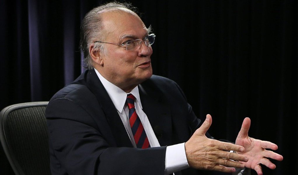 Para o deputado federal Roberto Freire, a saída para José Serra (PSDB) viabilizar a terceira candidatura a presidente em 2014 é se filiar ao PPS; "Eu tenho a impressão de que, se Serra quiser ser presidente, tem de vir para o PPS", disse o presidente do partido; a avaliação ocorre a 40 dias do término do prazo de filiação partidária para as eleições (Foto: Leonardo Lucena) Para o deputado federal Roberto Freire, a saída para José Serra (PSDB) viabilizar a terceira candidatura a presidente em 2014 é se filiar ao PPS; "Eu tenho a impressão de que, se Serra quiser ser presidente, tem de vir para o PPS", disse o presidente do partido; a avaliação ocorre a 40 dias do término do prazo de filiação partidária para as eleições