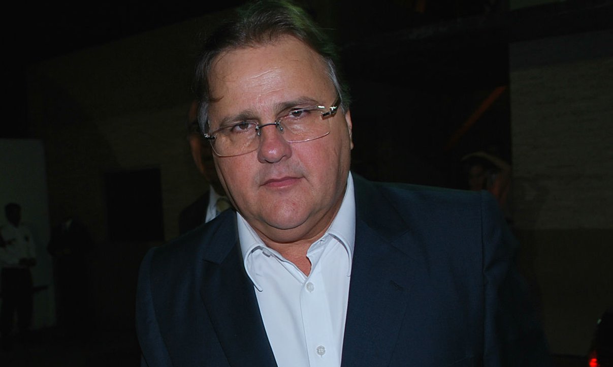 Pré-candidato ao Senado pela chapa que desejava encabeçar, o peemedebista Geddel Vieira Lima vem se mostrando sereno após perder a liderança da chapa das oposições para o ex-governador Paulo Souto, do DEM, mas em entrevista a Mário Kertész ontem deixou transparecer um pouco sua mágoa; "Não fui bem sucedido, apesar de, em dado momento, terem me dito que eu seria candidato" (Foto: Romulo Faro) Pré-candidato ao Senado pela chapa que desejava encabeçar, o peemedebista Geddel Vieira Lima vem se mostrando sereno após perder a liderança da chapa das oposições para o ex-governador Paulo Souto, do DEM, mas em entrevista a Mário Kertész ontem deixou transparecer um pouco sua mágoa; "Não fui bem sucedido, apesar de, em dado momento, terem me dito que eu seria candidato"