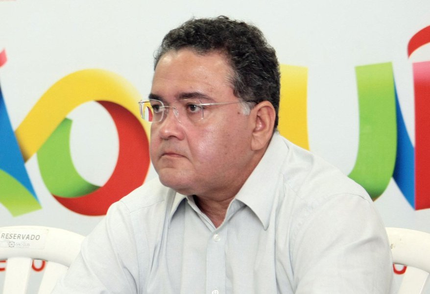 A escolha do vice-prefeito de São Luís como candidato ao Senado foi feita em 2012 em acordo com Flávio Dino durante articulações para as composições em torno da candidatura de Edivaldo Júnior (PTC) à Prefeitura de São Luís; o socialista cobra do pré-candidato comunista Flávio Dino o cumprimento deste acordo (Foto: Itevaldo Junior) A escolha do vice-prefeito de São Luís como candidato ao Senado foi feita em 2012 em acordo com Flávio Dino durante articulações para as composições em torno da candidatura de Edivaldo Júnior (PTC) à Prefeitura de São Luís; o socialista cobra do pré-candidato comunista Flávio Dino o cumprimento deste acordo