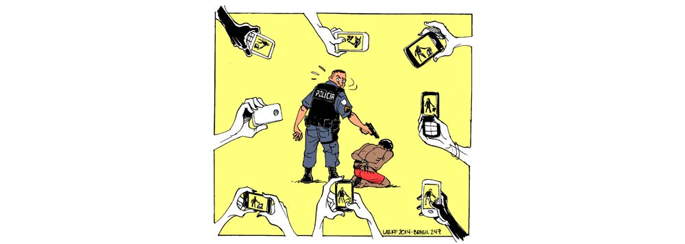 É a câmera, como ilustra a charge de Carlos Latuff; no fim de semana, o vídeo de um celular registrou policiais levando uma mulher baleada no porta-malas; ela caiu, foi arrastada pela viatura e chegou morta ao hospital (Foto: Gisele Federicce) É a câmera, como ilustra a charge de Carlos Latuff; no fim de semana, o vídeo de um celular registrou policiais levando uma mulher baleada no porta-malas; ela caiu, foi arrastada pela viatura e chegou morta ao hospital