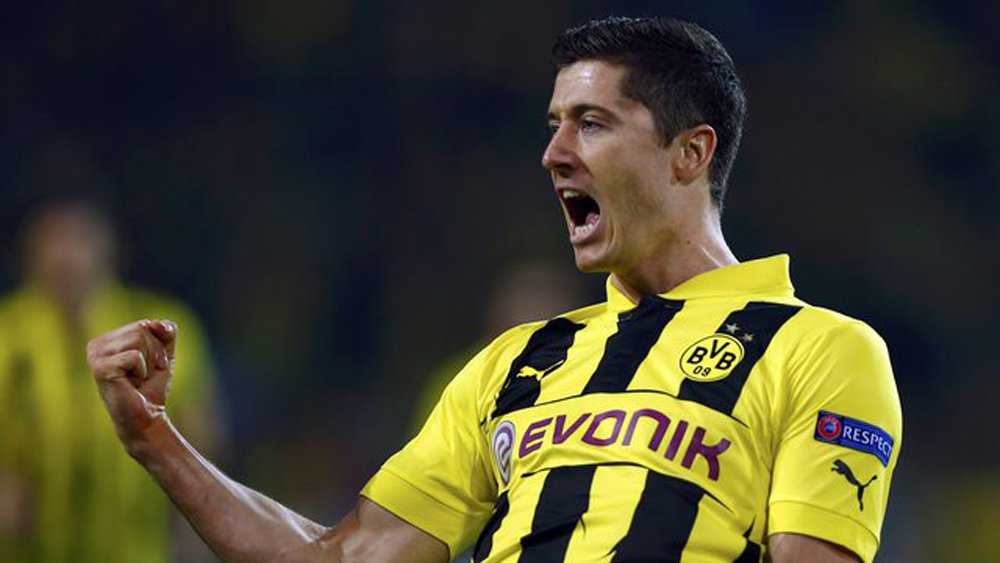 "Estamos satisfeitos que essa transferência tenha acontecido", disse o presidente-executivo do Bayern, Karl- Heinz Rummenigge. "Robert Lewandowski é um dos melhores atacantes do mundo, e ele fortalecerá a equipe do Bayern." (Foto: Leonardo Attuch) "Estamos satisfeitos que essa transferência tenha acontecido", disse o presidente-executivo do Bayern, Karl- Heinz Rummenigge. "Robert Lewandowski é um dos melhores atacantes do mundo, e ele fortalecerá a equipe do Bayern."