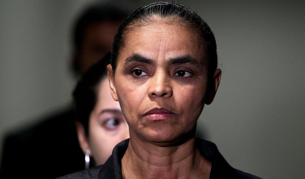 Quatro cartórios no Estado de São Paulo identificaram indícios de fraude em assinaturas coletadas pelo partido da ex-senadora. Ministério Público e Polícia Federal foram acionados para fazer exame grafotécnico na lista de apoiadores apresentada para registro no TSE. Candidata que aparece em segundo lugar nas pesquisas de 2014 alega que problema se deve a falta de parâmetros dos cartórios na certificação (Foto: Roberta Namour) www.brasil247.com - Quatro cartórios no Estado de São Paulo identificaram indícios de fraude em assinaturas coletadas pelo partido da ex-senadora. Ministério Público e Polícia Federal foram acionados para fazer exame grafotécnico na lista de apoiadores apresentada para registro no TSE. Candidata que aparece em segundo lugar nas pesquisas de 2014 alega que problema se deve a falta de parâmetros dos cartórios na certificação