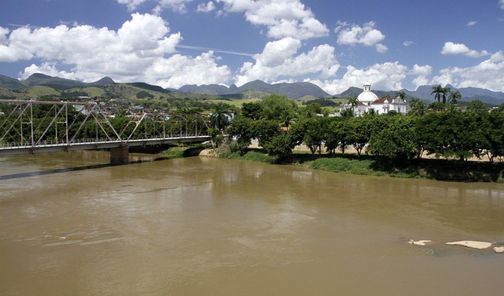 A ação civil pública do Ministério Público Federal (MPF) em Campos dos Goytacazes (RJ) contra a transposição do Rio Paraíba do Sul foi recebida pela Justiça Federal, com a intimação do governador de São Paulo, Geraldo Alckmin, Ibama e Agência Nacional de Águas (ANA); os réus devem se manifestar em até 72 horas acerca do pedido liminar do procurador da República Eduardo Santos de Oliveira (Foto: Leonardo Lucena) A ação civil pública do Ministério Público Federal (MPF) em Campos dos Goytacazes (RJ) contra a transposição do Rio Paraíba do Sul foi recebida pela Justiça Federal, com a intimação do governador de São Paulo, Geraldo Alckmin, Ibama e Agência Nacional de Águas (ANA); os réus devem se manifestar em até 72 horas acerca do pedido liminar do procurador da República Eduardo Santos de Oliveira