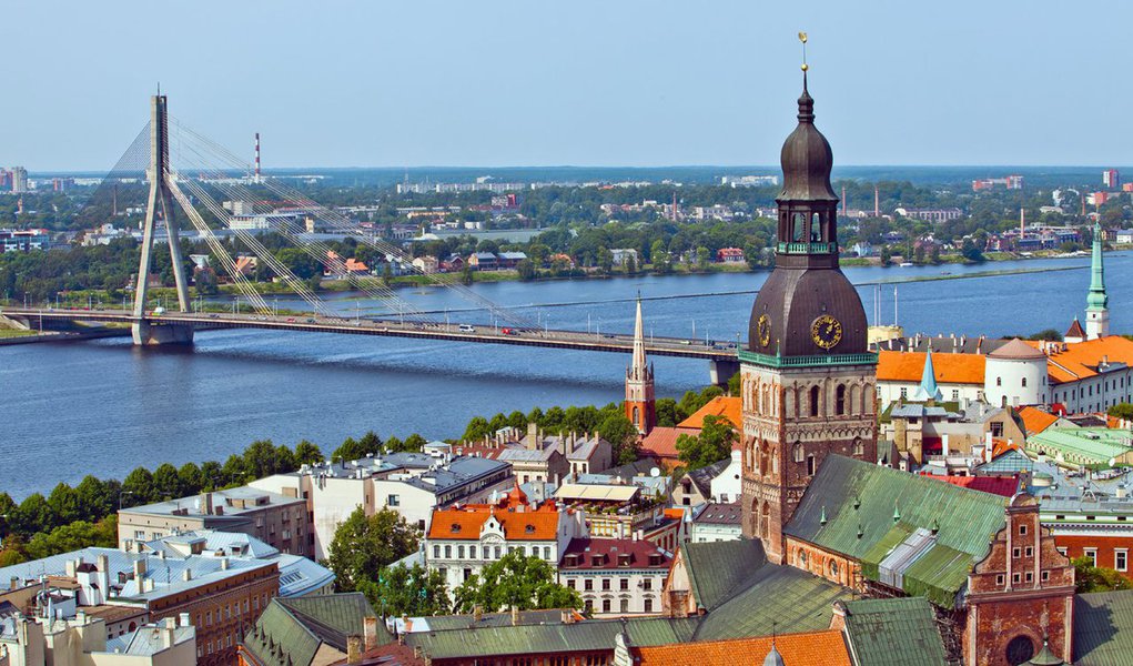 O país báltico de apenas dois milhões de habitantes se tornou o décimo oitavo membro da zona do euro na virada do ano, se distanciando ainda mais da sombra da vizinha Rússia, uma década depois de se juntar à União Europeia (UE) e à Otan (Organização do Tratado do Atlântico Norte) (Foto: Leonardo Attuch) O país báltico de apenas dois milhões de habitantes se tornou o décimo oitavo membro da zona do euro na virada do ano, se distanciando ainda mais da sombra da vizinha Rússia, uma década depois de se juntar à União Europeia (UE) e à Otan (Organização do Tratado do Atlântico Norte)