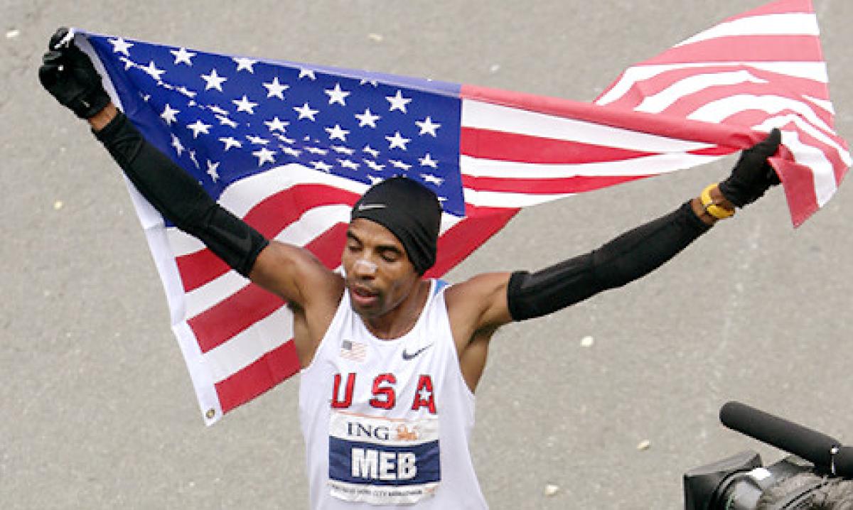 Meb Keflezighi se tornou nesta segunda-feira o primeiro atleta masculino dos EUA a vencer a Maratona de Boston em três décadas, um desempenho emocional em uma cidade que ainda se recupera do ataque a bomba do ano passado (Foto: Leonardo Attuch) Meb Keflezighi se tornou nesta segunda-feira o primeiro atleta masculino dos EUA a vencer a Maratona de Boston em três décadas, um desempenho emocional em uma cidade que ainda se recupera do ataque a bomba do ano passado