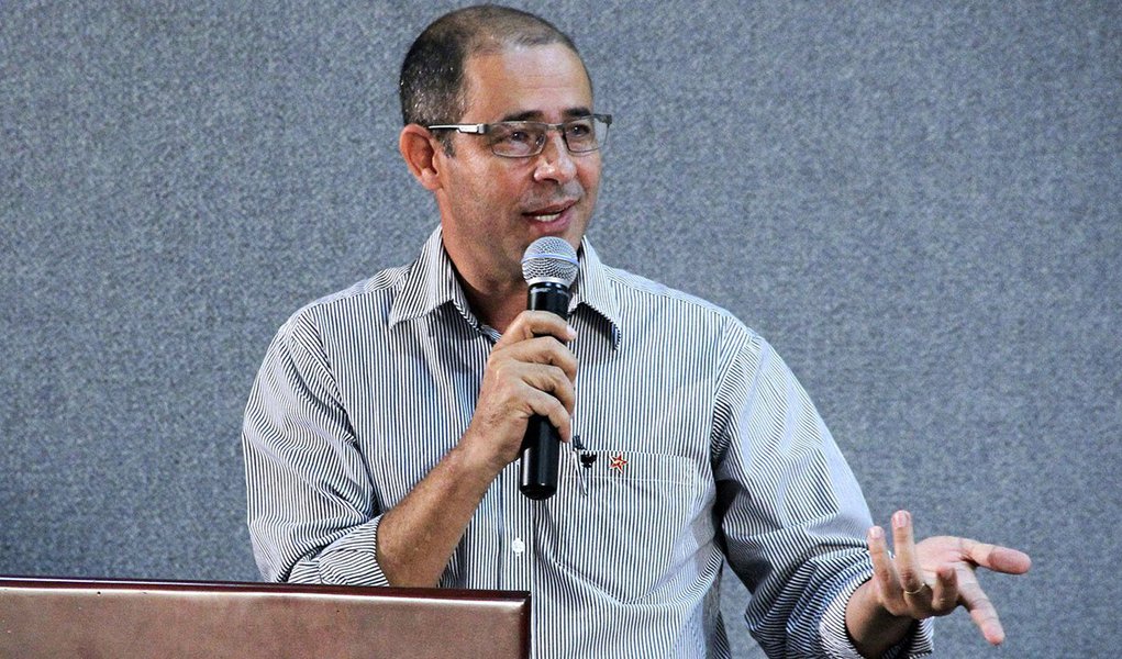 O encontro estadual do PT será neste sábado, 31, a partir das 8 horas, no auditório da Assembleia Legislativa; evento dirigentes e a militância petista irão debater estratégia e tática eleitoral, promover análise da conjuntura estadual e formar o grupo de trabalho eleitoral do partido para este pleito; "O PT está trabalhando para construir um projeto popular de desenvolvimento político, econômico e social para o Tocantins, fortalecendo a oposição" afirmou o presidente da legenda no estado, Julio Cesar Brasil (Foto: Aquiles Lins) O encontro estadual do PT será neste sábado, 31, a partir das 8 horas, no auditório da Assembleia Legislativa; evento dirigentes e a militância petista irão debater estratégia e tática eleitoral, promover análise da conjuntura estadual e formar o grupo de trabalho eleitoral do partido para este pleito; "O PT está trabalhando para construir um projeto popular de desenvolvimento político, econômico e social para o Tocantins, fortalecendo a oposição" afirmou o presidente da legenda no estado, Julio Cesar Brasil