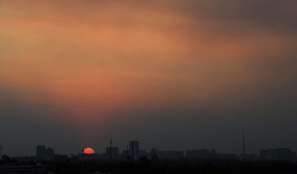 Moradores do Distrito Federal e do leste de Goiás devem redobrar os cuidados com o calor e com a umidade relativa do ar, que deve ficar abaixo de 30% até sexta-feira (10); segundo o Instituto Nacional de Meteorologia (Inmet), Brasília deve ter temperatura máxima nesta segunda-feira (6) de 31 graus Celsius (°C) e a umidade relativa do ar pode chegar a 25% entre as 15h e as 17h (Foto: Leonardo Lucena) Moradores do Distrito Federal e do leste de Goiás devem redobrar os cuidados com o calor e com a umidade relativa do ar, que deve ficar abaixo de 30% até sexta-feira (10); segundo o Instituto Nacional de Meteorologia (Inmet), Brasília deve ter temperatura máxima nesta segunda-feira (6) de 31 graus Celsius (°C) e a umidade relativa do ar pode chegar a 25% entre as 15h e as 17h