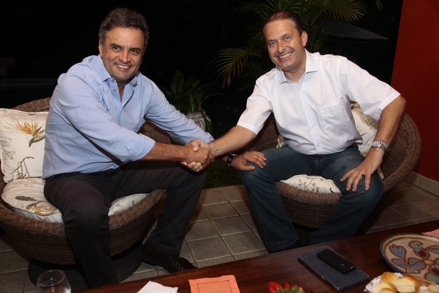Se antes o presidenciável do PSDB não queria dividir o palanque paulista com Eduardo Campos, agora disse ao governador Geraldo Alckmin (PSDB) que não seria obstáculo a uma aliança de sua candidatura com o partido; socialistas, que sempre quiseram a vice de Alckmin, consideram indicar o deputado Márcio França ao Senado na chapa do tucano (Foto: Gisele Federicce) Se antes o presidenciável do PSDB não queria dividir o palanque paulista com Eduardo Campos, agora disse ao governador Geraldo Alckmin (PSDB) que não seria obstáculo a uma aliança de sua candidatura com o partido; socialistas, que sempre quiseram a vice de Alckmin, consideram indicar o deputado Márcio França ao Senado na chapa do tucano