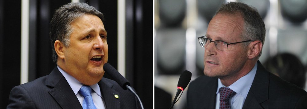 O deputado Anthony Garotinho (PR-RJ) criticou a decisão judicial obrigando ele a indenizar em R$ 120 mil o secretário de Segurança do Rio, José Mariano Beltrame, bem como seus filhos por danos morais; o parlamentar tinha publicado em seu blog matéria com o endereço com fotos do prédio onde morava o dirigente; o congressista diz que "a matéria não continha ofensa e o juiz usou os comentários dos leitores para dizer que o secretário foi ofendido" (Foto: Leonardo Lucena) O deputado Anthony Garotinho (PR-RJ) criticou a decisão judicial obrigando ele a indenizar em R$ 120 mil o secretário de Segurança do Rio, José Mariano Beltrame, bem como seus filhos por danos morais; o parlamentar tinha publicado em seu blog matéria com o endereço com fotos do prédio onde morava o dirigente; o congressista diz que "a matéria não continha ofensa e o juiz usou os comentários dos leitores para dizer que o secretário foi ofendido"