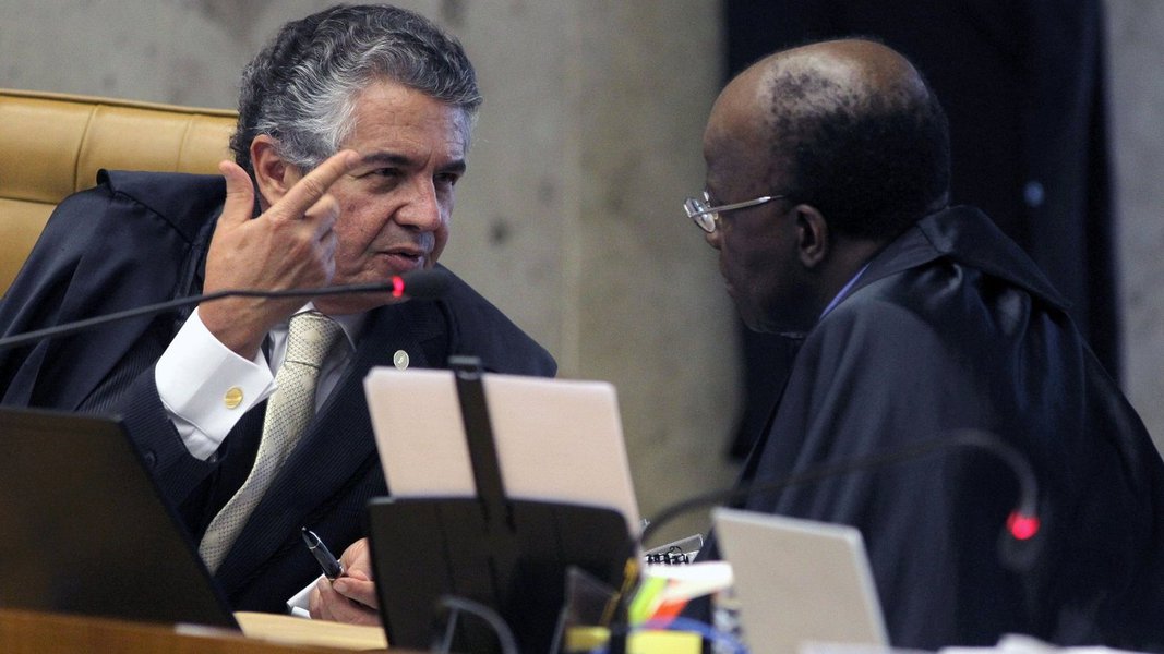 Em entrevista ao Globo, o ministro que, na semana passada, manobrou para adiar o voto de Celso de Mello, diz que o STF está "à beira do precipício" e chega até a sugerir protestos na próxima quarta-feira contra o tribunal; "a sociedade pode se manifestar, porque mostrou que não está apática", diz ele; alinhado com Joaquim Barbosa, o ministro fala que haverá "decepção" com a suprema corte, mas não se mostrou tão favorável ao clamor das ruas quando, por exemplo, soltou o banqueiro Salvatore Cacciola, permitindo sua fuga; julgamento da Ação Penal 470 virou vale-tudo? (Foto: Leonardo Attuch) Em entrevista ao Globo, o ministro que, na semana passada, manobrou para adiar o voto de Celso de Mello, diz que o STF está "à beira do precipício" e chega até a sugerir protestos na próxima quarta-feira contra o tribunal; "a sociedade pode se manifestar, porque mostrou que não está apática", diz ele; alinhado com Joaquim Barbosa, o ministro fala que haverá "decepção" com a suprema corte, mas não se mostrou tão favorável ao clamor das ruas quando, por exemplo, soltou o banqueiro Salvatore Cacciola, permitindo sua fuga; julgamento da Ação Penal 470 virou vale-tudo?