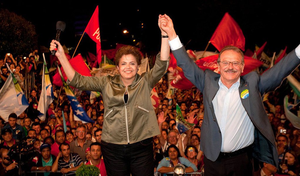 Governador do Rio Grande do Sul diz que só irá se apresentar na disputa de 2014 se a presidente Dilma Rousseff não apoiar no Estado as candidaturas de partidos aliados no plano federal, como do PDT e do PMDB; além disso, exige a aprovação do projeto de lei que muda o indexador da dívida dos Estados com a União (Foto: Roberta Namour) Governador do Rio Grande do Sul diz que só irá se apresentar na disputa de 2014 se a presidente Dilma Rousseff não apoiar no Estado as candidaturas de partidos aliados no plano federal, como do PDT e do PMDB; além disso, exige a aprovação do projeto de lei que muda o indexador da dívida dos Estados com a União