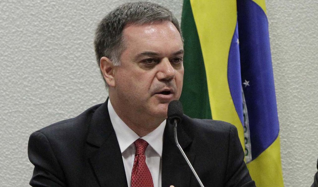 O Ministério Público Estadual ingressou com uma ação de improbidade administrativa com o objetivo de pedir a condenação do secretário da Fazenda de Porto Alegre, Roberto Bertoncini, bem como de ex-dirigentes da Companhia de Processamento de Dados de Porto Alegre (Porcempa); o motivo são as supostas irregularidades na contratação de empresa para desenvolver o Sistema Integrado de Administração Tributária (Siat) (Foto: Leonardo Lucena) O Ministério Público Estadual ingressou com uma ação de improbidade administrativa com o objetivo de pedir a condenação do secretário da Fazenda de Porto Alegre, Roberto Bertoncini, bem como de ex-dirigentes da Companhia de Processamento de Dados de Porto Alegre (Porcempa); o motivo são as supostas irregularidades na contratação de empresa para desenvolver o Sistema Integrado de Administração Tributária (Siat)