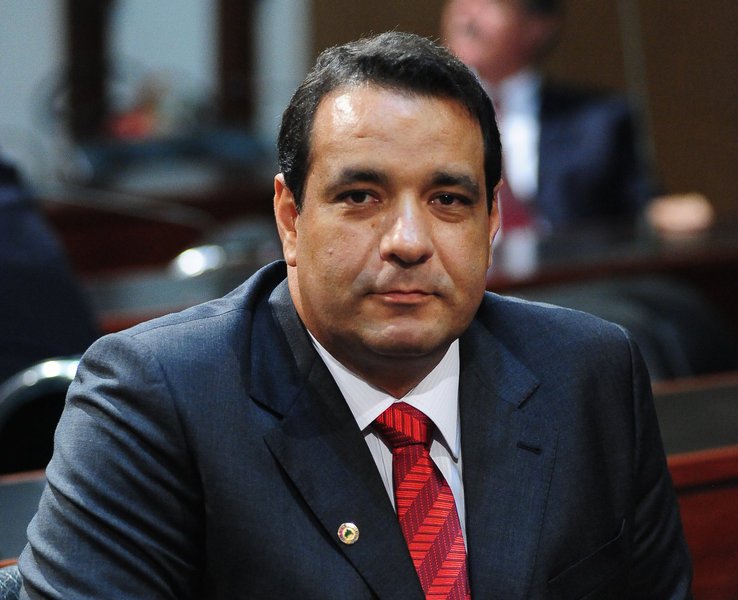 Deputado Alan Sanches (PSD), que é médico por formação, fundamenta sua proposta com a falta de informação que, segundo ele, dificulta o atendimento aos usuários do Serviço Único de Saúde (SUS); "Afinal, muitos deixam de realizar determinados procedimentos por não saber como proceder. Muitos não sabem sequer onde marcar, por exemplo, uma simples consulta com um especialista" (Foto: Romulo Faro) Deputado Alan Sanches (PSD), que é médico por formação, fundamenta sua proposta com a falta de informação que, segundo ele, dificulta o atendimento aos usuários do Serviço Único de Saúde (SUS); "Afinal, muitos deixam de realizar determinados procedimentos por não saber como proceder. Muitos não sabem sequer onde marcar, por exemplo, uma simples consulta com um especialista"