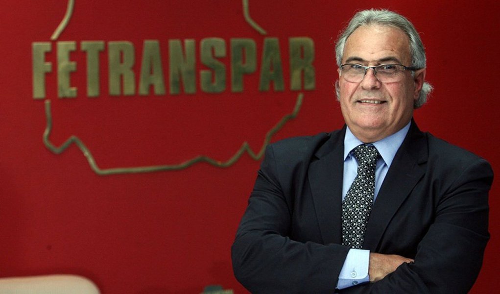 Coronel da reserva remunerada da PM foi escolhido pelo governador Beto Richa para ocupar a pasta; ele também é presidente da Fetranspar (Federação das Empresas de Transporte de Cargas do Estado do Paraná) - um aliado de peso numa disputa pelo governo do Estado (Foto: Roberta Namour) Coronel da reserva remunerada da PM foi escolhido pelo governador Beto Richa para ocupar a pasta; ele também é presidente da Fetranspar (Federação das Empresas de Transporte de Cargas do Estado do Paraná) - um aliado de peso numa disputa pelo governo do Estado