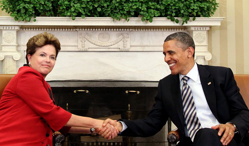 Em entrevista publicada nesta terça (3) pelo "The New York Times", a presidente Dilma Rousseff (PT) que "está certa de que podemos retomar nossa relação com os Estados Unidos de onde elas pararam" e que pode remarcar a visita de Estado que cancelou no ano passado; desde meados de 2013, quando foi revelado que a NSA dos EUA espionou a presidente e vários assessores de seu governo, o relacionamento Brasília-Washington está praticamente congelado (Foto: Valter Lima) Em entrevista publicada nesta terça (3) pelo "The New York Times", a presidente Dilma Rousseff (PT) que "está certa de que podemos retomar nossa relação com os Estados Unidos de onde elas pararam" e que pode remarcar a visita de Estado que cancelou no ano passado; desde meados de 2013, quando foi revelado que a NSA dos EUA espionou a presidente e vários assessores de seu governo, o relacionamento Brasília-Washington está praticamente congelado
