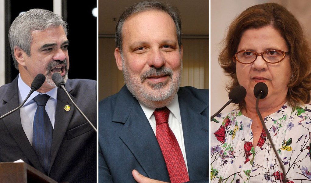 Uma parte do partido defende candidatura própria para governador e outro grupo, que conta com apoio da Executiva Nacional, quer apoiar a pré-candidatura do senador Armando Monteiro Neto (PTB) para o governo; os principais defensores de uma aliança com o pré-candidato petebista são o deputado federal João Paulo e ao senador Humberto Costa; no próximo dia 23, os 300 delegados da legenda eleitos no último Processo de Eleição Direta estarão reunidos para deliberar que rumo toma o PT no Estado (Foto: Aquiles Lins) Uma parte do partido defende candidatura própria para governador e outro grupo, que conta com apoio da Executiva Nacional, quer apoiar a pré-candidatura do senador Armando Monteiro Neto (PTB) para o governo; os principais defensores de uma aliança com o pré-candidato petebista são o deputado federal João Paulo e ao senador Humberto Costa; no próximo dia 23, os 300 delegados da legenda eleitos no último Processo de Eleição Direta estarão reunidos para deliberar que rumo toma o PT no Estado