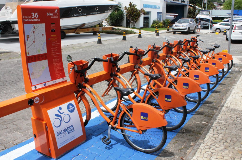 O movimento Salvador Vai de Bike coloca em operação nesta terça-feira (11) mais seis novas estações de compartilhamento de bicicletas; elas estarão em funcionamento nos seguintes locais: Ferry-Boat, Terminal da França, Largo do Papagaio, Porto dos Tainheiros, Largo da Ribeira e Praça Conselheiro Almeida Couto (em frente ao Colégio Salesiano) (Foto: Romulo Faro) O movimento Salvador Vai de Bike coloca em operação nesta terça-feira (11) mais seis novas estações de compartilhamento de bicicletas; elas estarão em funcionamento nos seguintes locais: Ferry-Boat, Terminal da França, Largo do Papagaio, Porto dos Tainheiros, Largo da Ribeira e Praça Conselheiro Almeida Couto (em frente ao Colégio Salesiano)