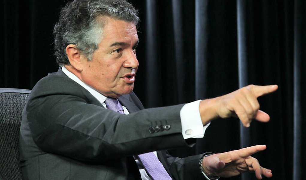 Em entrevista à revista Conjur, o ministro Marco Aurélio Mello, do Supremo Tribunal Federal, afirma que uma eventual decisão da corte a favor da correção da poupança provocará o socorro, pelo Tesouro, dos bancos oficiais (Foto: Leonardo Attuch) Em entrevista à revista Conjur, o ministro Marco Aurélio Mello, do Supremo Tribunal Federal, afirma que uma eventual decisão da corte a favor da correção da poupança provocará o socorro, pelo Tesouro, dos bancos oficiais