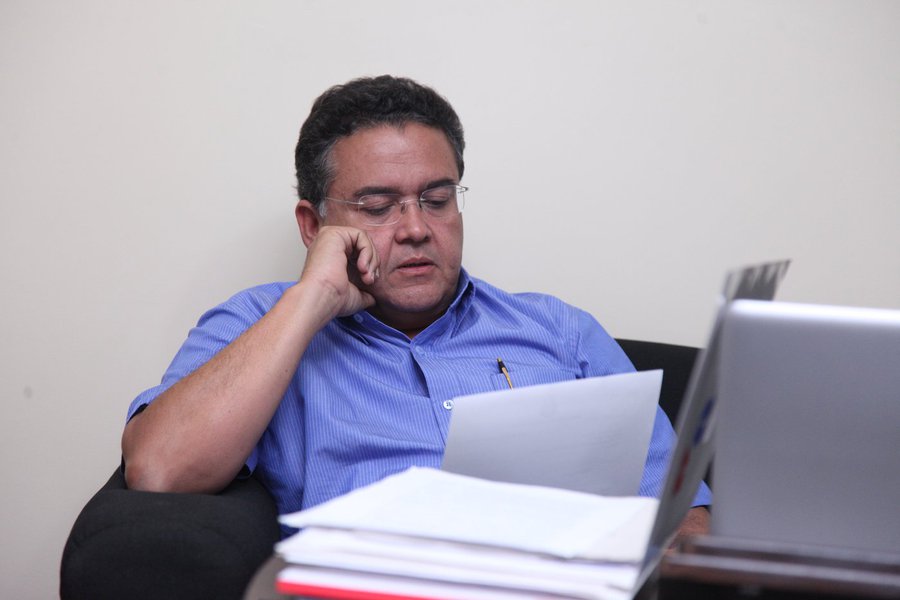 O deputado federal Domingos Dutra (SDD) desistiu da pré-candidatura em apoio ao socialista; segundo ele a decisão foi tomada após sucessivas pesquisas eleitorais para a disputa ao Senado; participaram do encontro representantes do PCdoB, PSB, PTC, PROS, PDT, SDD e PP (Foto: Itevaldo Junior) O deputado federal Domingos Dutra (SDD) desistiu da pré-candidatura em apoio ao socialista; segundo ele a decisão foi tomada após sucessivas pesquisas eleitorais para a disputa ao Senado; participaram do encontro representantes do PCdoB, PSB, PTC, PROS, PDT, SDD e PP