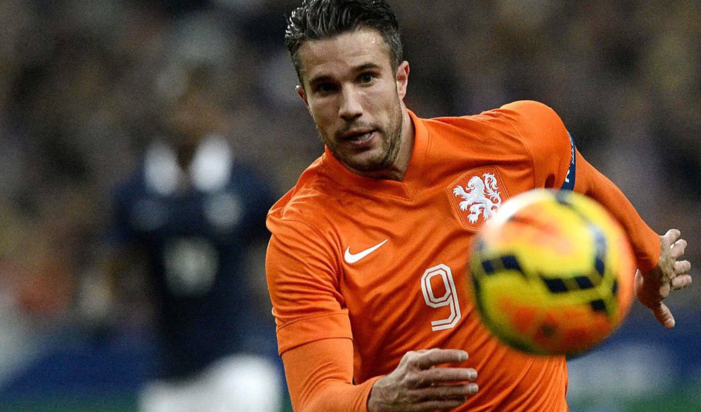 O atacante Robin van Persie disse que está 100 por cento em forma para disputar a Copa do Mundo, depois de a seleção holandesa desembarcar nesta sexta-feira no Rio de Janeiro para o torneio que começa dia 12 de junho e vai até 13 de julho (Foto: Leonardo Attuch) O atacante Robin van Persie disse que está 100 por cento em forma para disputar a Copa do Mundo, depois de a seleção holandesa desembarcar nesta sexta-feira no Rio de Janeiro para o torneio que começa dia 12 de junho e vai até 13 de julho