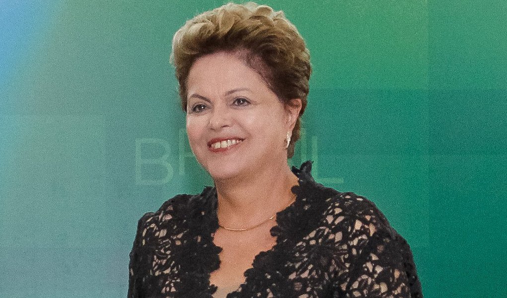 Presidente será homenageada como "Expoente Máximo na Política da Nação", durante a sétima edição do Prêmio Mulher Empreendedora, oferecido pelo Sistema Fecomércio do Paraná, na noite desta segunda-feira; além de Dilma Rousseff, 23 mulheres serão homenageadas (Foto: Leonardo Lucena) Presidente será homenageada como "Expoente Máximo na Política da Nação", durante a sétima edição do Prêmio Mulher Empreendedora, oferecido pelo Sistema Fecomércio do Paraná, na noite desta segunda-feira; além de Dilma Rousseff, 23 mulheres serão homenageadas