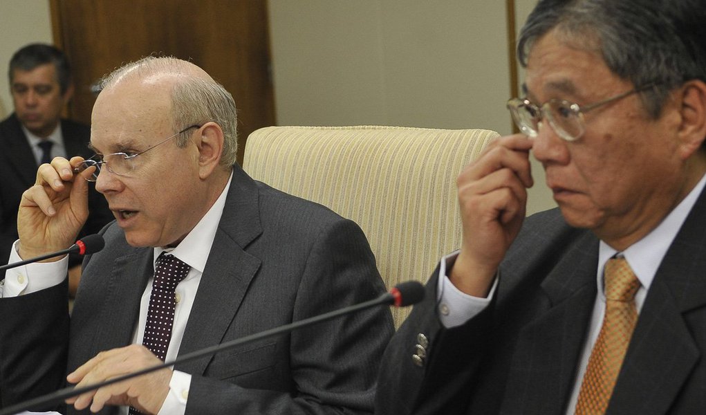 Luiz Moan, que além de diretor de assuntos institucionais da General Motors, é presidente da Anfavea, foi convocado para uma reunião pelo ministro da Fazenda, Guido Mantega, a fim de explicar as centenas de demissões feitas pela montadora em São José dos Campos (SP); segundo ele, cortes vão atingir 1.053 trabalhadores; "Não há a mínima chance de reversão", afirmou (Foto: Gisele Federicce) Luiz Moan, que além de diretor de assuntos institucionais da General Motors, é presidente da Anfavea, foi convocado para uma reunião pelo ministro da Fazenda, Guido Mantega, a fim de explicar as centenas de demissões feitas pela montadora em São José dos Campos (SP); segundo ele, cortes vão atingir 1.053 trabalhadores; "Não há a mínima chance de reversão", afirmou