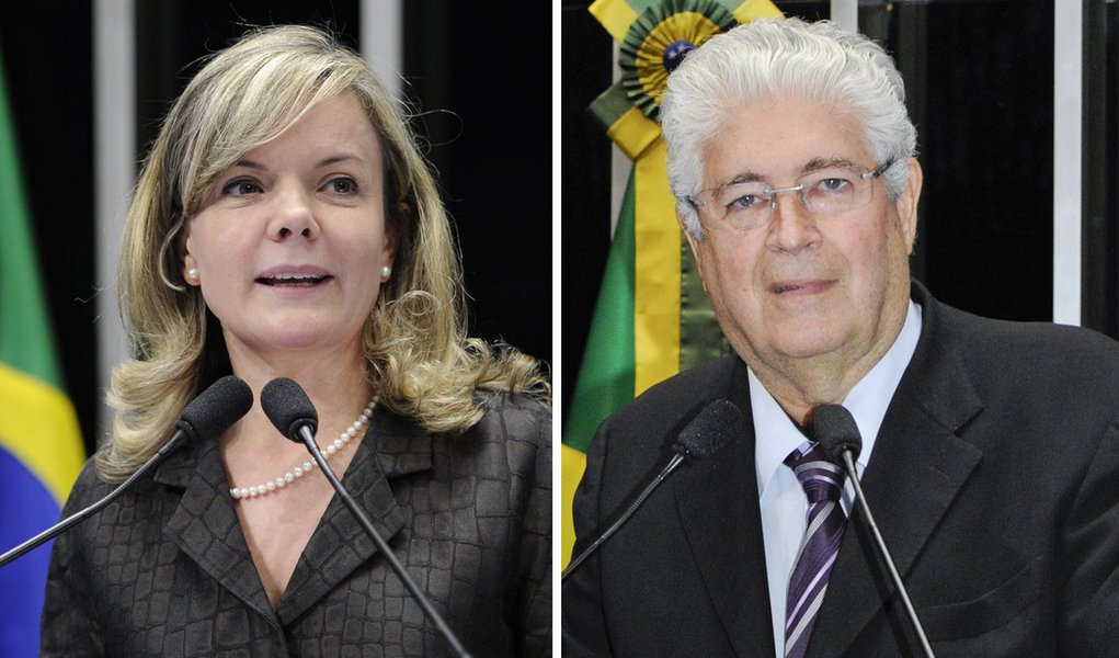 A senadora Gleisi Hoffmann participa, em Londrina, de plenária regional do PT com o pretexto de comemorar os 34 anos do partido; pré-candidata ao governo do estado, a petista falará à plateia sobre "Mulher na política: avanços e desafios"; por sua vez, o senador Roberto Requião (PMDB), igualmente, percorre o trecho; começa o périplo hoje à noite em Cornélio Procópio, na Câmara de Vereadores; neste sábado (8), visita Jacarezinho e Ponta Grossa (Foto: Leonardo Lucena) A senadora Gleisi Hoffmann participa, em Londrina, de plenária regional do PT com o pretexto de comemorar os 34 anos do partido; pré-candidata ao governo do estado, a petista falará à plateia sobre "Mulher na política: avanços e desafios"; por sua vez, o senador Roberto Requião (PMDB), igualmente, percorre o trecho; começa o périplo hoje à noite em Cornélio Procópio, na Câmara de Vereadores; neste sábado (8), visita Jacarezinho e Ponta Grossa