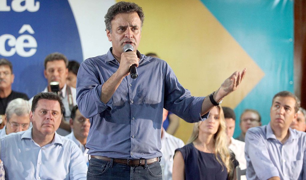 Agenda do presidenciável tucano, que será lançada nesta terça-feira, em Brasília, terá como foco principal atender a pauta de reivindicações do empresariado; ela incluirá temas como a revisão da política de intervenção estatal na economia; pauta foi traçada após encontro com cerca de 30 representantes do setor produtivo em São Paulo, na casa do presidente do Grupo Alpargatas, Márcio Utschno; no evento, PSDB também pretende atacar o PT em razão das críticas feitas pelos petistas ao Judiciário, após julgamento da AP 470 (Foto: Roberta Namour) Agenda do presidenciável tucano, que será lançada nesta terça-feira, em Brasília, terá como foco principal atender a pauta de reivindicações do empresariado; ela incluirá temas como a revisão da política de intervenção estatal na economia; pauta foi traçada após encontro com cerca de 30 representantes do setor produtivo em São Paulo, na casa do presidente do Grupo Alpargatas, Márcio Utschno; no evento, PSDB também pretende atacar o PT em razão das críticas feitas pelos petistas ao Judiciário, após julgamento da AP 470