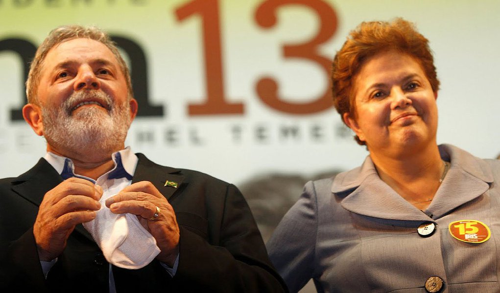 Esta sexta-feira (6) será de intensa movimentação política e eleitoral em Porto Alegre; a presidenta Dilma Rousseff (PT) e o ex-presidente Lula (PT) desembarcam na Capital gaúcha para participar de uma série de eventos oficiais e partidários, dando a largada extraoficial da campanha do governador Tarso Genro (PT) à reeleição (Foto: Leonardo Lucena) Esta sexta-feira (6) será de intensa movimentação política e eleitoral em Porto Alegre; a presidenta Dilma Rousseff (PT) e o ex-presidente Lula (PT) desembarcam na Capital gaúcha para participar de uma série de eventos oficiais e partidários, dando a largada extraoficial da campanha do governador Tarso Genro (PT) à reeleição