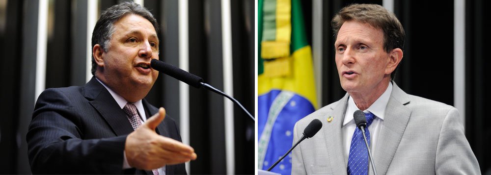 Mostra do Instituto GPP, encomendada pelo PMDB, aponta o deputado Anthony Garotinho (PR) com 19,5% das intenções de voto, contra 19% do senador Marcelo Crivella (PRB); "Isso é completamente fora da realidade. Eu não só lidero, como cresci e aumentei a diferença para Crivella", rebate o pré-candidato do PR ao governo do Rio; Garotinho também questiona o fato de o governador Luiz Fernando Pezão (PMDB) aparecer na frente do petista Lindbergh Farias (Foto: Gisele Federicce) Mostra do Instituto GPP, encomendada pelo PMDB, aponta o deputado Anthony Garotinho (PR) com 19,5% das intenções de voto, contra 19% do senador Marcelo Crivella (PRB); "Isso é completamente fora da realidade. Eu não só lidero, como cresci e aumentei a diferença para Crivella", rebate o pré-candidato do PR ao governo do Rio; Garotinho também questiona o fato de o governador Luiz Fernando Pezão (PMDB) aparecer na frente do petista Lindbergh Farias