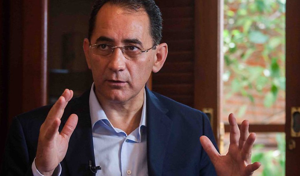 Vara de Execuções Penais do Distrito Federal negou nesta terça (15) pedido do ex-deputado João Paulo Cunha, condenado na AP 470, para deixar o presídio e passar a Páscoa em Osasco, São Paulo; João Paulo pediu autorização para visitar a mãe, que está doente; juiz Vinicius Santos Silva diz que a mãe do ex- deputado apresentou melhoras após uma cirurgia e que ele não tem direito a viajar para outro estado (Foto: Valter Lima) Vara de Execuções Penais do Distrito Federal negou nesta terça (15) pedido do ex-deputado João Paulo Cunha, condenado na AP 470, para deixar o presídio e passar a Páscoa em Osasco, São Paulo; João Paulo pediu autorização para visitar a mãe, que está doente; juiz Vinicius Santos Silva diz que a mãe do ex- deputado apresentou melhoras após uma cirurgia e que ele não tem direito a viajar para outro estado