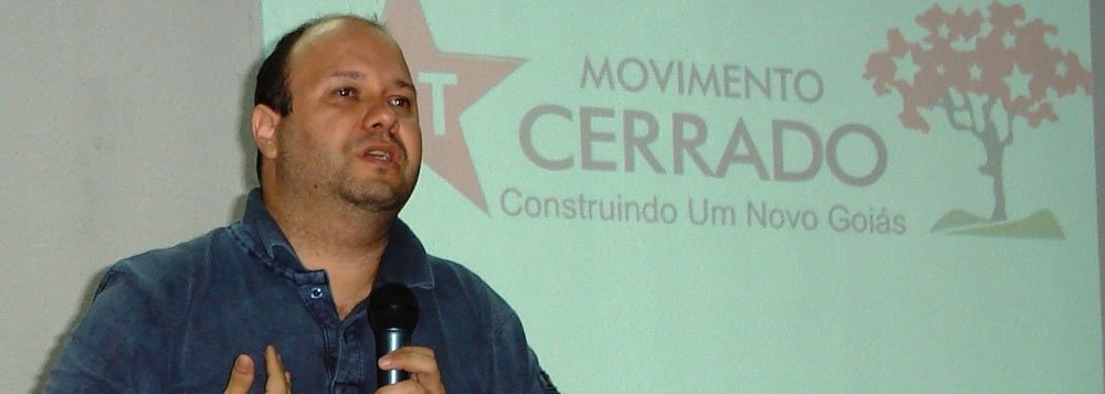 Sub-chefe de Assuntos Federativos da República trabalha há 11 anos no governo federal e garante que Dilma e Lula estão cientes das movimentações do partido no Estado para lançar candidato próprio; "O PT nacional tem claro o discernimento de que, neste momento, a condução é dos goianos”, declarou o goiano ao site A Redação; Noleto destaca qualidades de Iris Rezende, mas avisa que a candidatura de Antônio Gomide vai ser confirmada na convenção de 29 de março (Foto: José Barbacena) Sub-chefe de Assuntos Federativos da República trabalha há 11 anos no governo federal e garante que Dilma e Lula estão cientes das movimentações do partido no Estado para lançar candidato próprio; "O PT nacional tem claro o discernimento de que, neste momento, a condução é dos goianos”, declarou o goiano ao site A Redação; Noleto destaca qualidades de Iris Rezende, mas avisa que a candidatura de Antônio Gomide vai ser confirmada na convenção de 29 de março