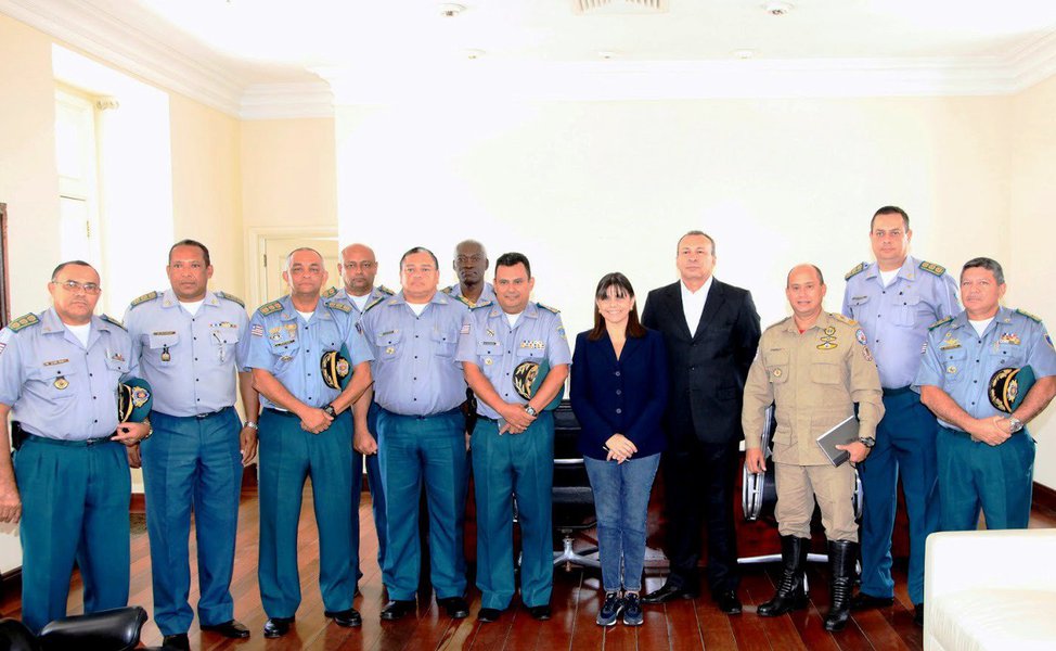 Medida Provisória assinada pela governadora Roseana Sarney adianta de novembro para julho a implementação da tabela de subsídios para policiais militares e bombeiros; as duas categorias terão reajuste de 5,6% em seus salários; o sistema de Segurança do Maranhão ganhou o reforço de mais de 2.300 novos policiais militares, civis e do corpo de bombeiros (Foto: Itevaldo Junior) Medida Provisória assinada pela governadora Roseana Sarney adianta de novembro para julho a implementação da tabela de subsídios para policiais militares e bombeiros; as duas categorias terão reajuste de 5,6% em seus salários; o sistema de Segurança do Maranhão ganhou o reforço de mais de 2.300 novos policiais militares, civis e do corpo de bombeiros