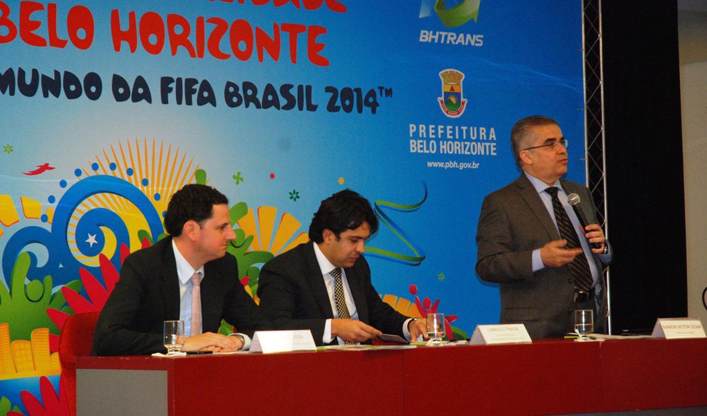 Com base em diretrizes da FIFA, serão feitas intervenções no trânsito, além da criação de linhas especiais para atender aos torcedores que vão assistir aos jogos no Mineirão; o sistema de transporte metropolitano atualmente é composto por 740 linhas, que realizam 375 mil viagens mensais, transportando 21 milhões passageiros por mês; para a Copa do Mundo, haverá a ampliação da frequência de atendimento e ampliação das áreas de embarque e desembarques das linhas de transporte regulares (Foto: Leonardo Lucena) Com base em diretrizes da FIFA, serão feitas intervenções no trânsito, além da criação de linhas especiais para atender aos torcedores que vão assistir aos jogos no Mineirão; o sistema de transporte metropolitano atualmente é composto por 740 linhas, que realizam 375 mil viagens mensais, transportando 21 milhões passageiros por mês; para a Copa do Mundo, haverá a ampliação da frequência de atendimento e ampliação das áreas de embarque e desembarques das linhas de transporte regulares