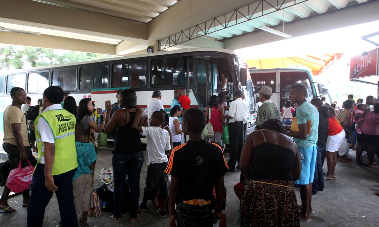 Expectativa da Agência Estadual de Regulação de Serviços Públicos de Energia, Transportes e Comunicações da Bahia (Agerba) é de que aproximadamente 100 mil pessoas deixarão a capital com destino ao interior e a outros estados para o feriadão de Réveillon (Foto: Romulo Faro) Expectativa da Agência Estadual de Regulação de Serviços Públicos de Energia, Transportes e Comunicações da Bahia (Agerba) é de que aproximadamente 100 mil pessoas deixarão a capital com destino ao interior e a outros estados para o feriadão de Réveillon