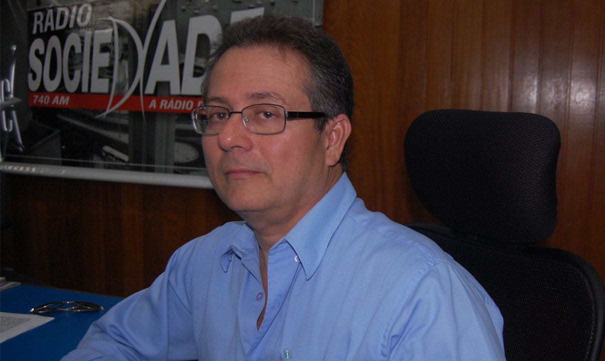 "As pessoas acima de 60 anos terão benefícios da Carteira do Idoso, que confere gratuidade e descontos nas passagens para viagens interestaduais, e o Benefício de Prestação Continuada, que concede mensalmente auxilio financeiro no valor de um salário mínimo para pessoas acima de 65 anos que têm renda per capita familiar de até um quarto de salário mínimo", explica o secretário de Promoção Social e Combate à Pobreza, Maurício Trindade (Foto: Romulo Faro) "As pessoas acima de 60 anos terão benefícios da Carteira do Idoso, que confere gratuidade e descontos nas passagens para viagens interestaduais, e o Benefício de Prestação Continuada, que concede mensalmente auxilio financeiro no valor de um salário mínimo para pessoas acima de 65 anos que têm renda per capita familiar de até um quarto de salário mínimo", explica o secretário de Promoção Social e Combate à Pobreza, Maurício Trindade