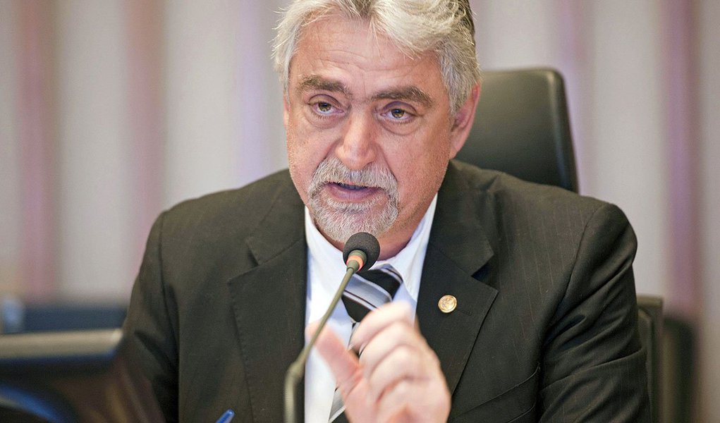 Apesar de nada estar definido, a Câmara Legislativa do DF deverá decidir, em outubro, o futuro do deputado Raad Massouh (PPL) em sessão aberta após cassar dois parlamentares por meio de voto secreto; caso se confirme este processo de votação, será a primeira vez em sua história que a Casa decidirá pela cassação com o voto aberto
(Foto: Leonardo Lucena) Apesar de nada estar definido, a Câmara Legislativa do DF deverá decidir, em outubro, o futuro do deputado Raad Massouh (PPL) em sessão aberta após cassar dois parlamentares por meio de voto secreto; caso se confirme este processo de votação, será a primeira vez em sua história que a Casa decidirá pela cassação com o voto aberto